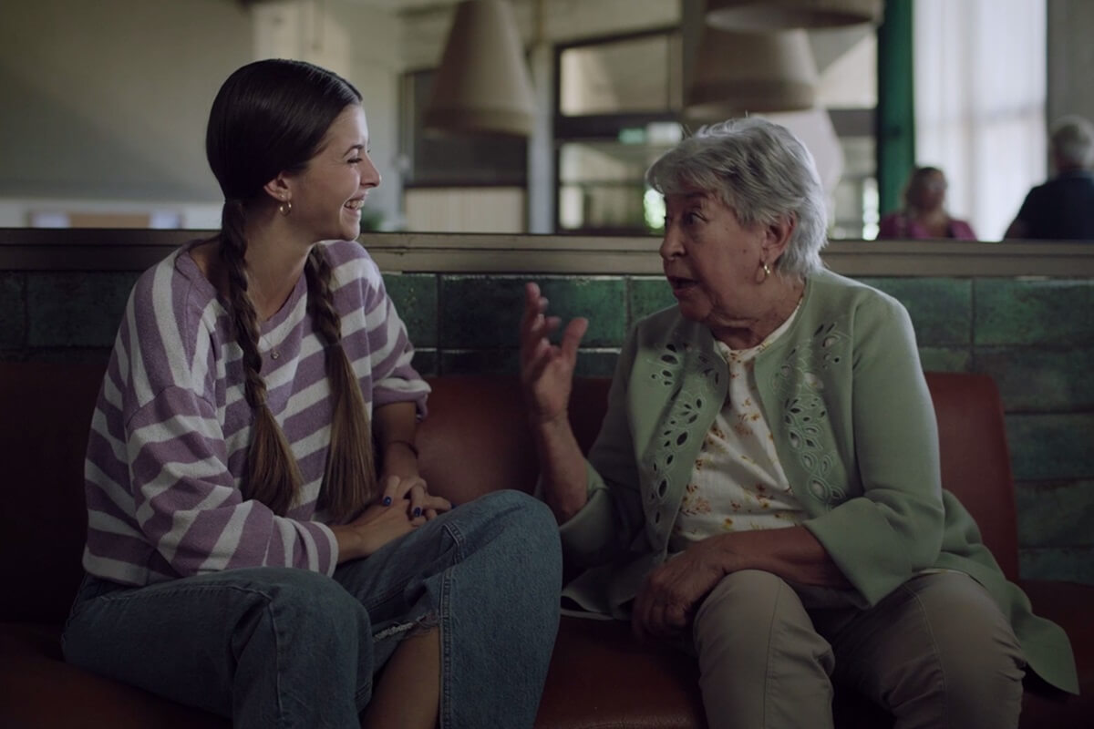 Ónos esőben is profin vezetnek ezek a vakvezető kutyák – videó